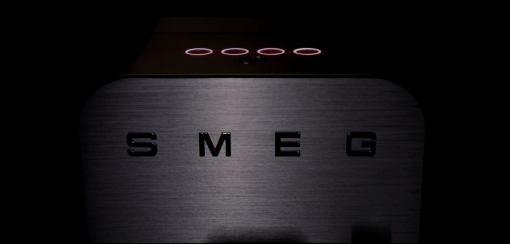 SMEG Machine à café automatique