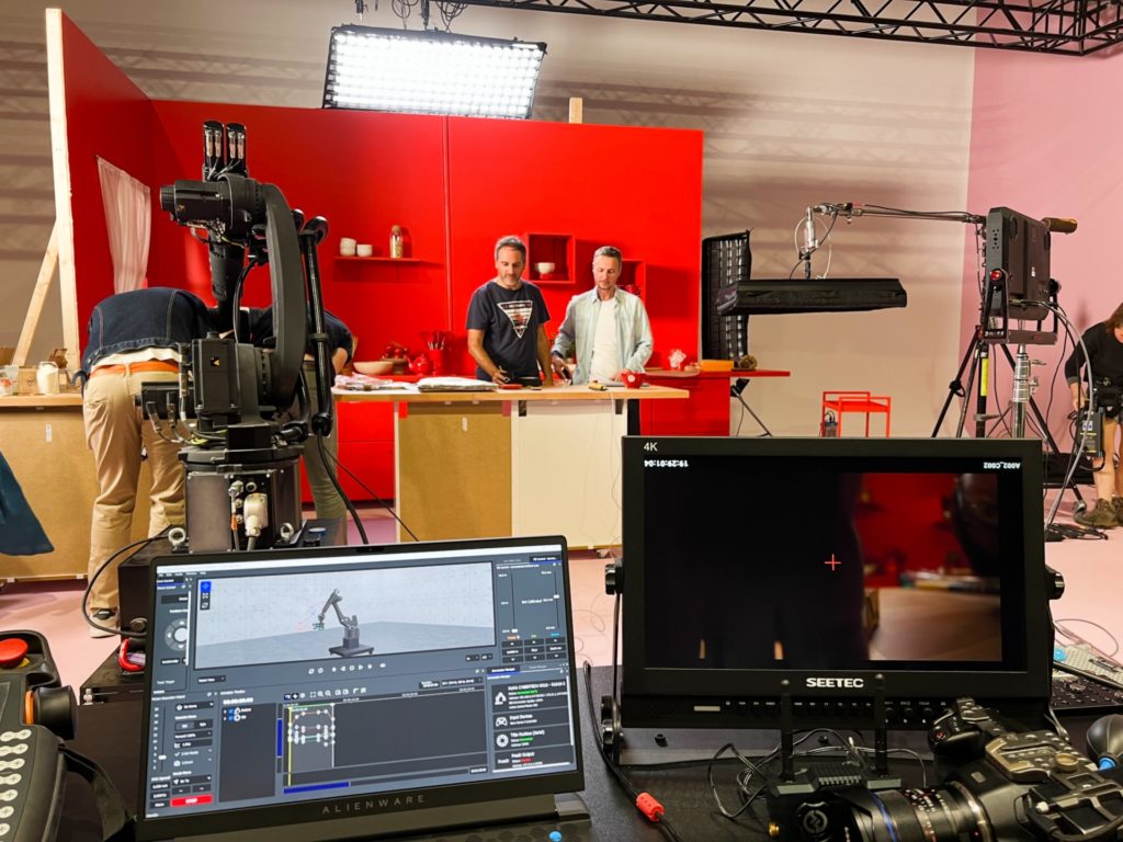 studio halphastudio pub tv président avec robot de motion control atrax