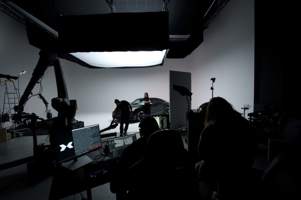 studio tournage paris Halphastudio avec atrax e robot de motion control shooting audi france avec Margot Laffite